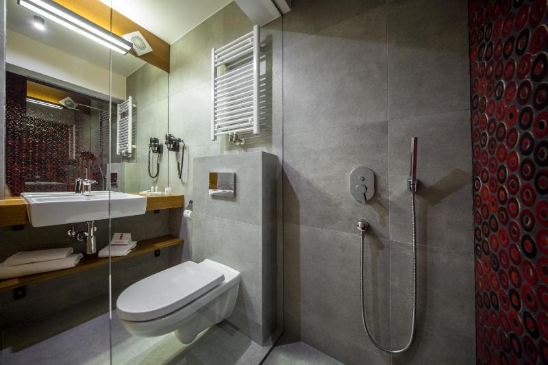 Standard Double Room image 3