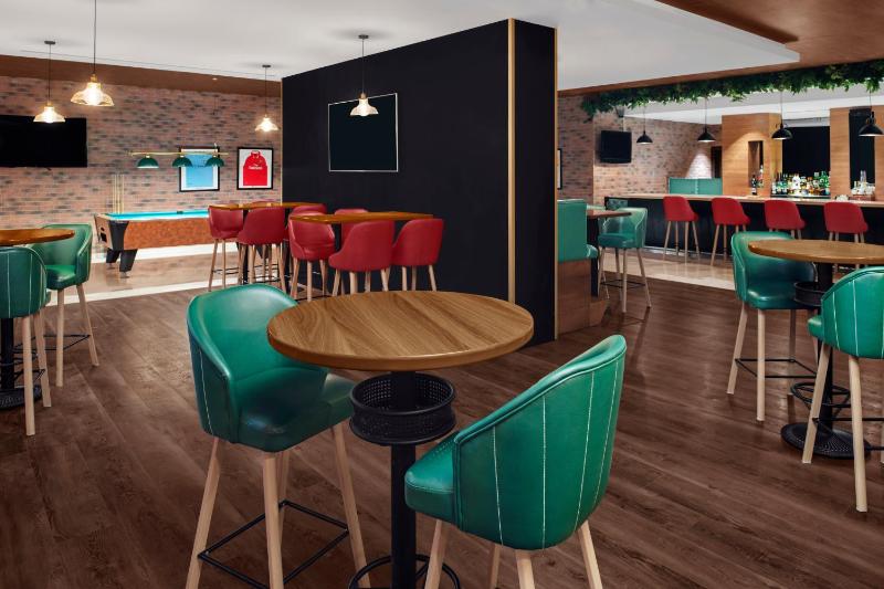 Deluxe King Room - Non-Smoking image 2