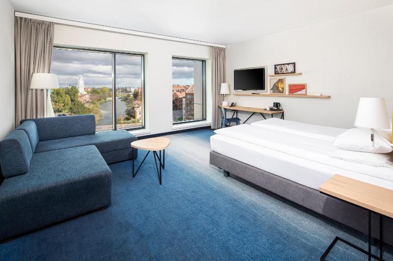 Premium Queen Room with River View image 2