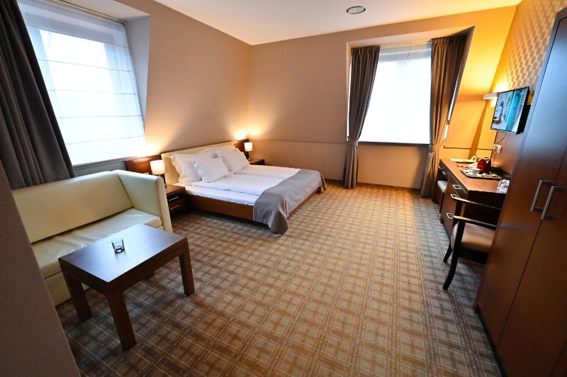 Deluxe Double Room image 4