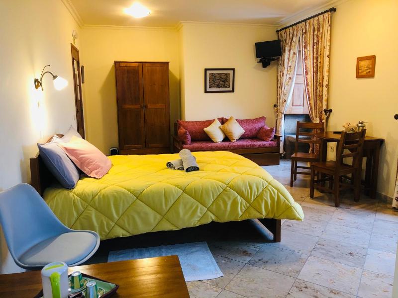 Double Room image 3