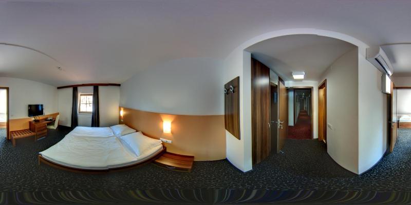 Quadruple Room image 4