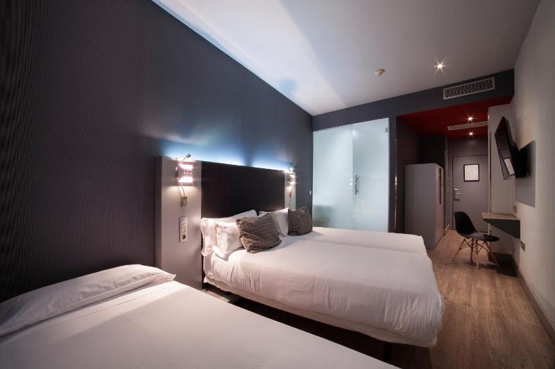 Triple (3 Adults) image 2