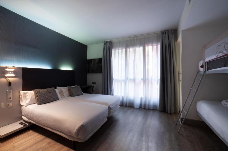 Quadruple (4 Adults) image 3