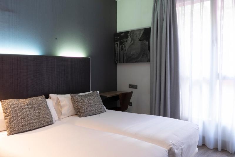 Quadruple (4 Adults) image 2