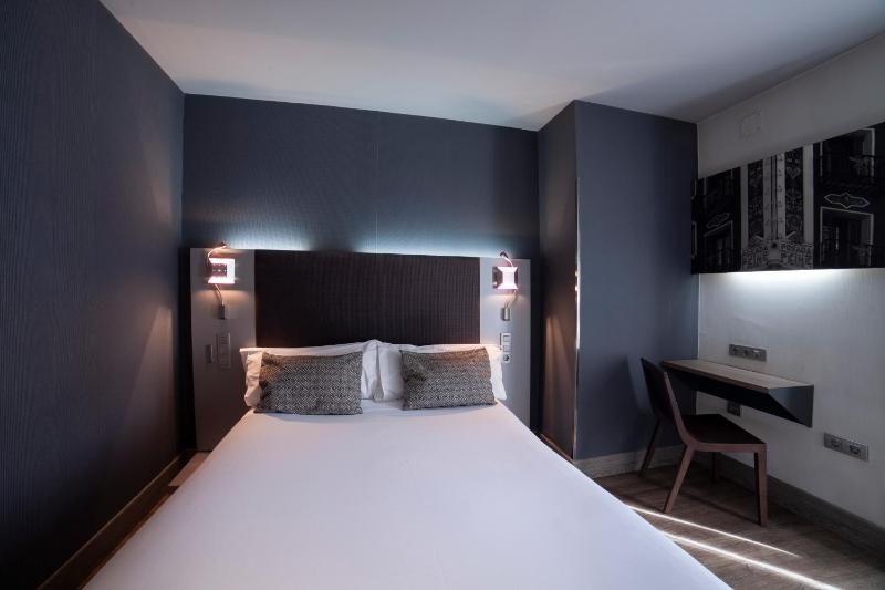 Double or Twin Room (1-2 Adults) image 3