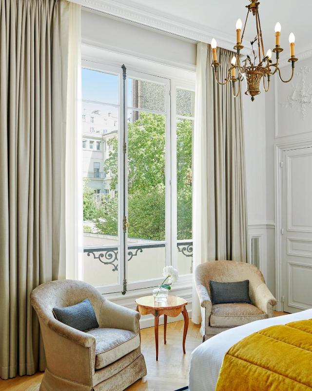 Deluxe Room image 3