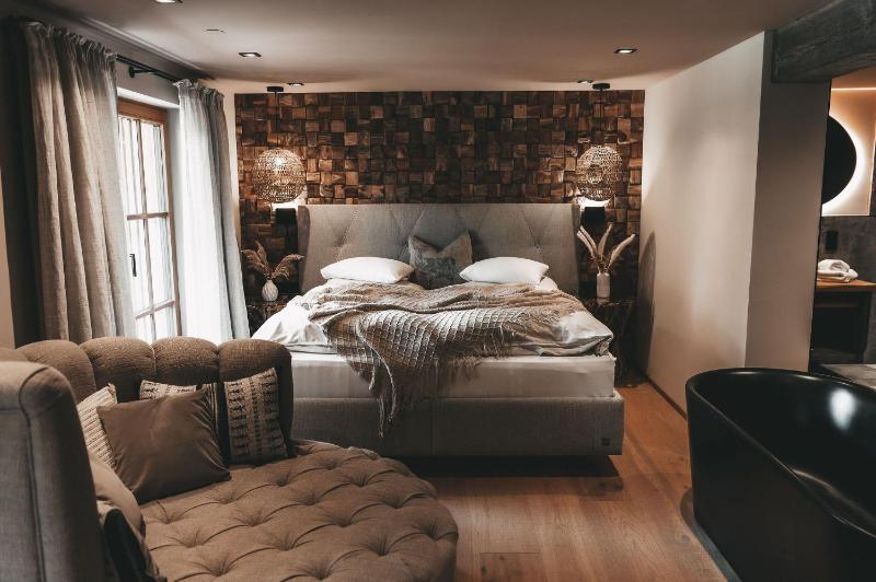 Deluxe Double Room image 3