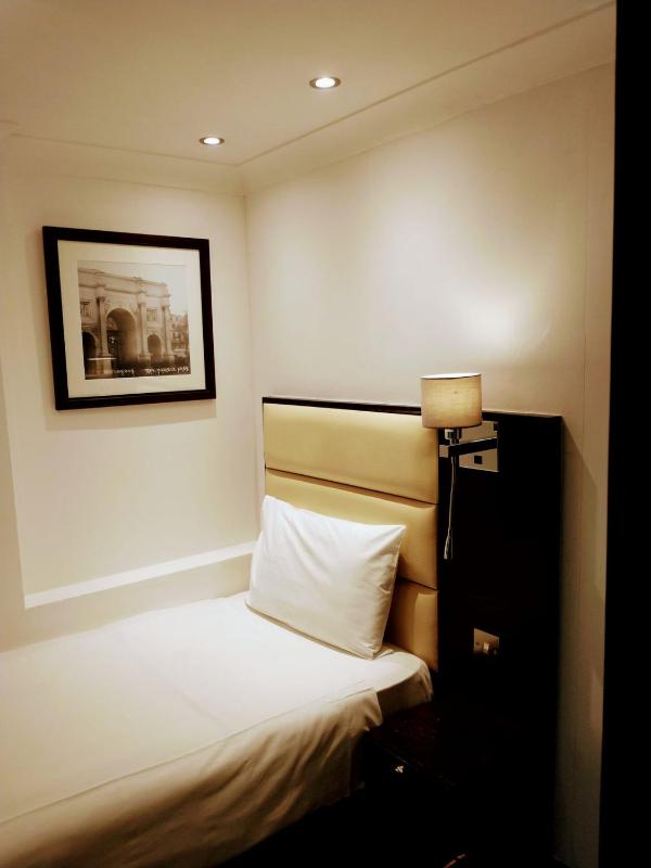 Single Room image 4