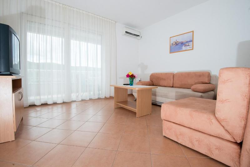 One-Bedroom Apartment with Balcony and Sea View image 3