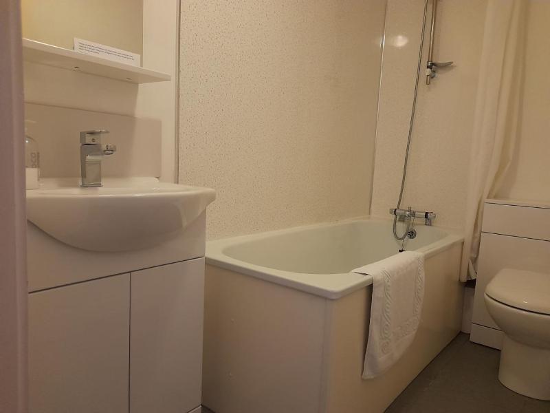 Standard Twin Room image 2