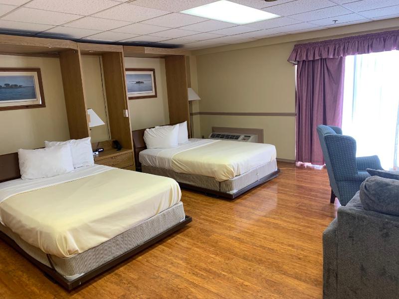 Deluxe Family Room image 2