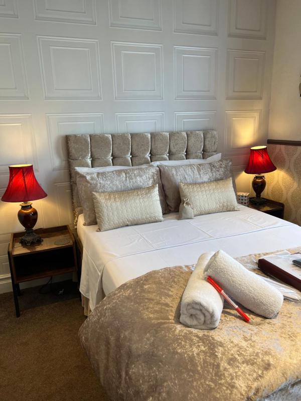 Double Room with Private Bathroom image 3
