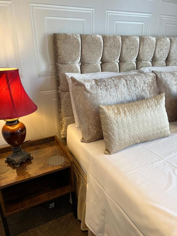 Double Room with Private Bathroom image 1