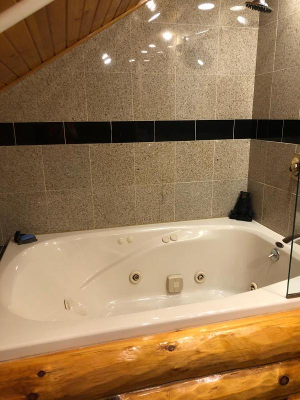 Queen Room with Spa Bath image 1