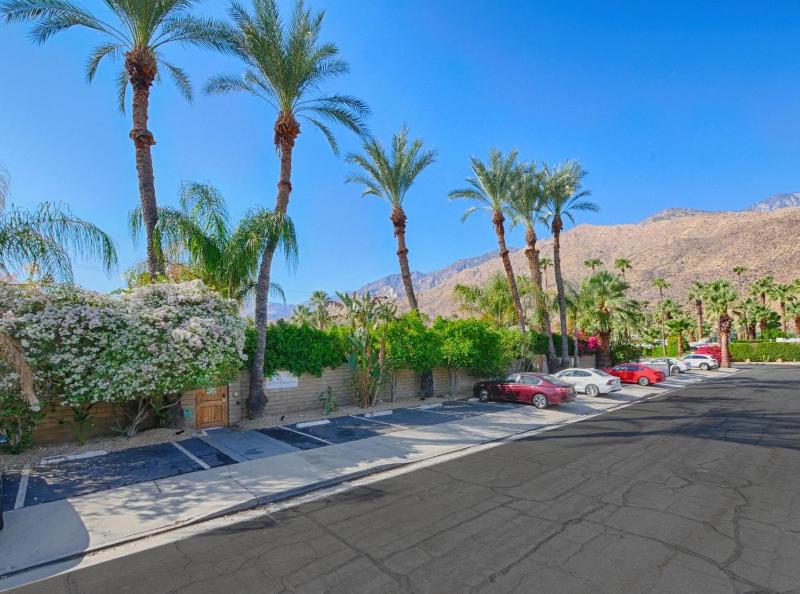 Little Paradise Hotel - image 19
