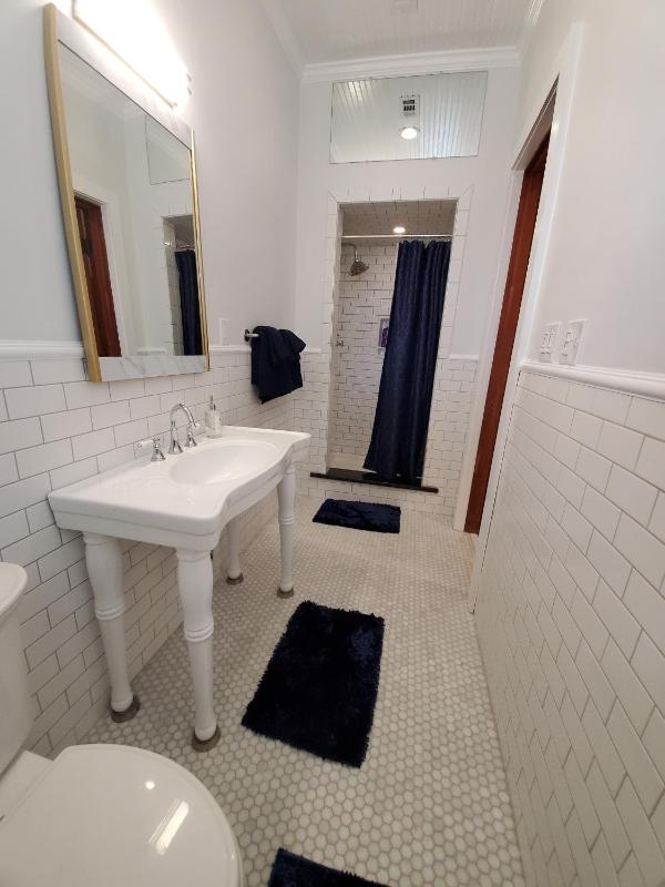 King Room image 3
