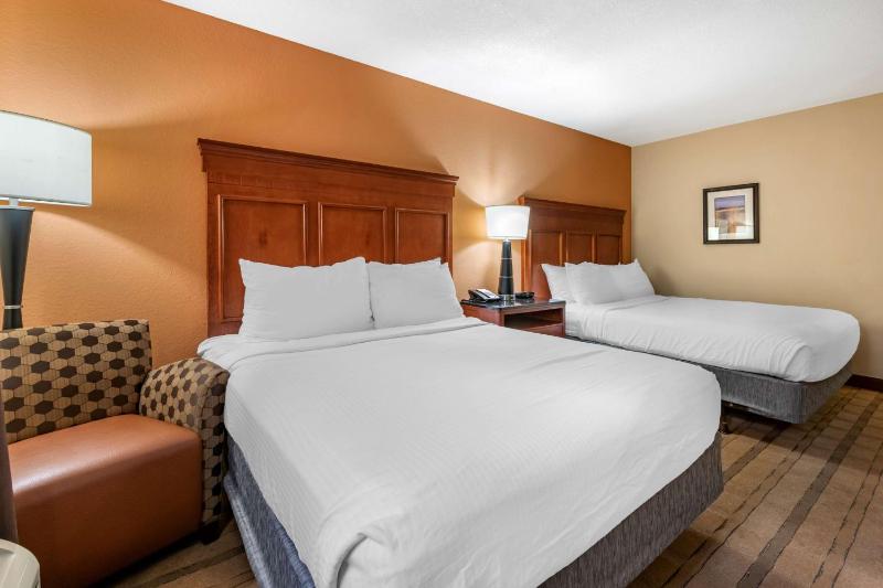 Queen Room with Two Queen Beds - Disability Access image 4