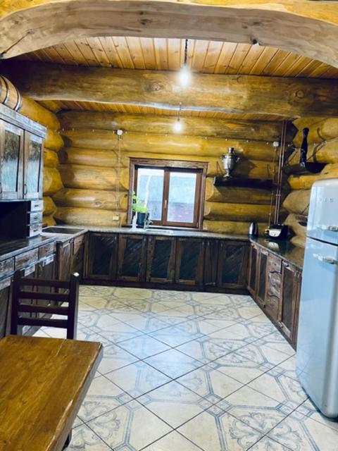 Five-Bedroom House image 3