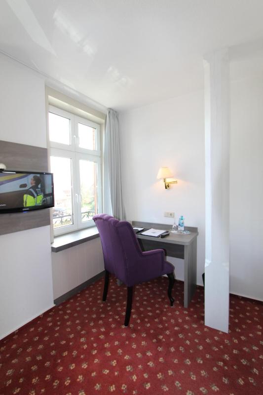 Standard Single Room image 2