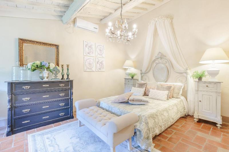 Villa Gattaiola Rewind In Style In a Renaissance Villa with Pool among the Vineyards in Lucca Property overview - image 8