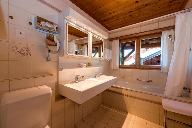 Standard Double Room image 2
