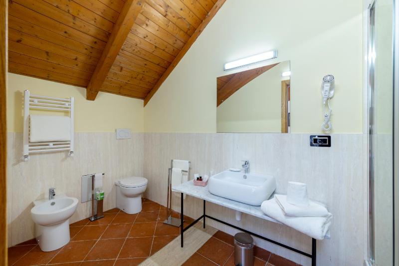 Double Room image 3