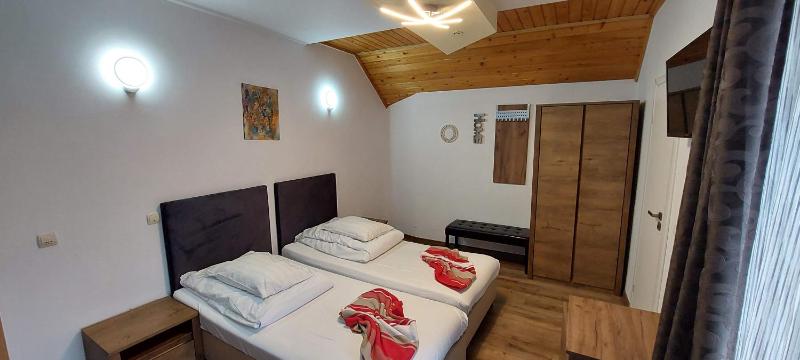 Twin Room image 1