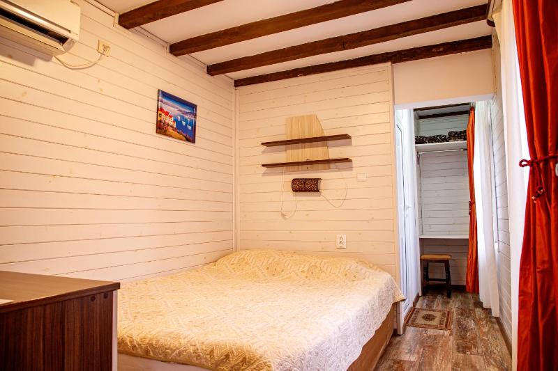 Small Double Room image 4