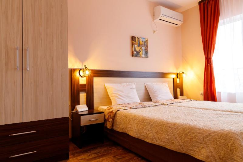 Double or Twin Room image 3