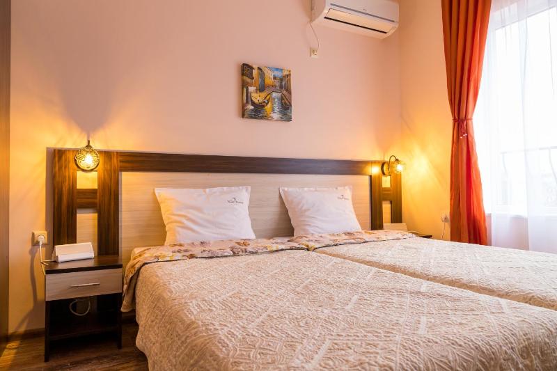 Double or Twin Room image 4