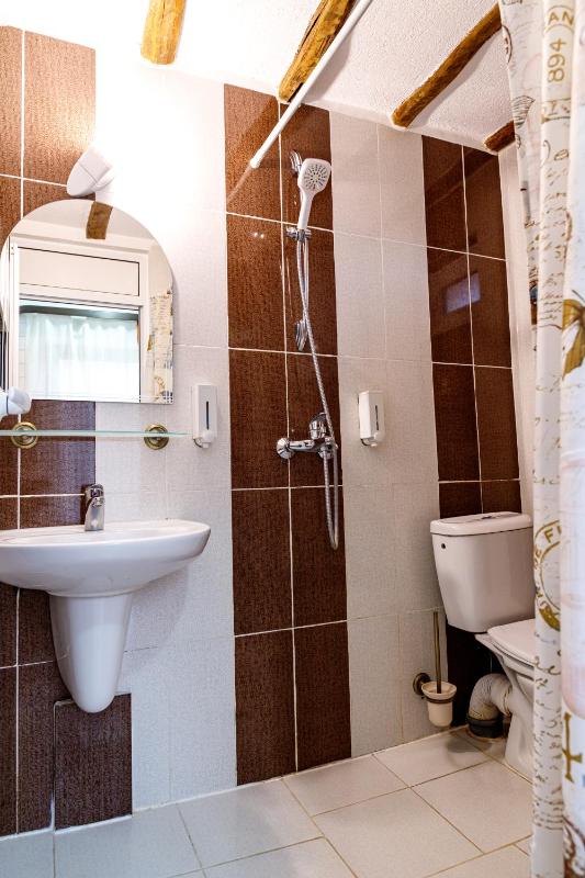 Small Double Room image 2