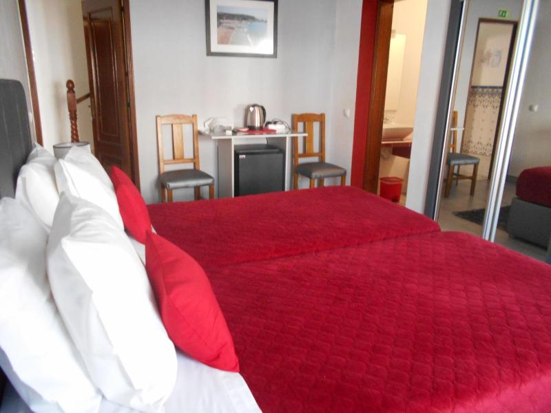 Standard Twin Room image 4