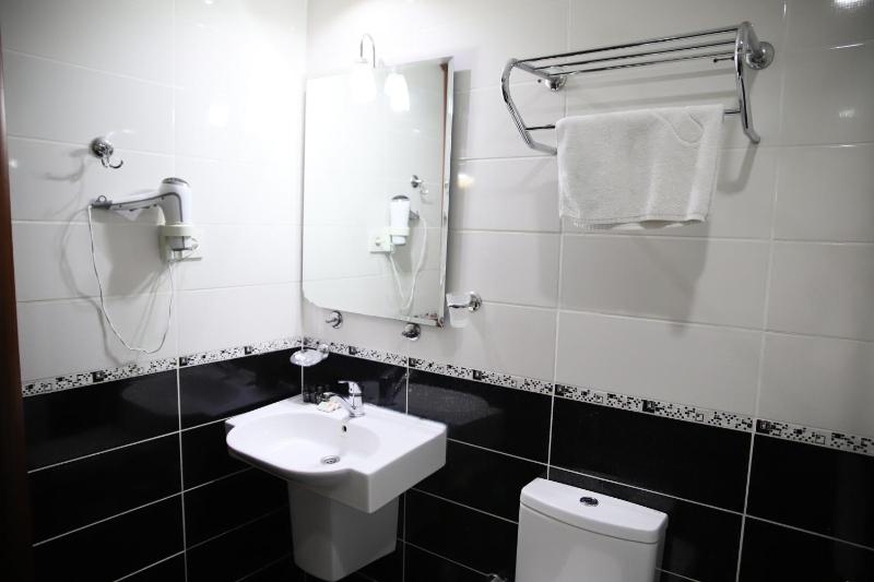 Standard Triple Room image 2