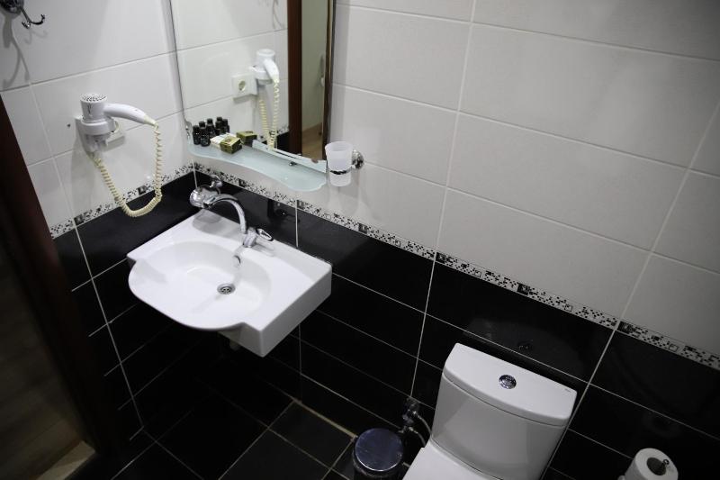 Economy Double Room image 2