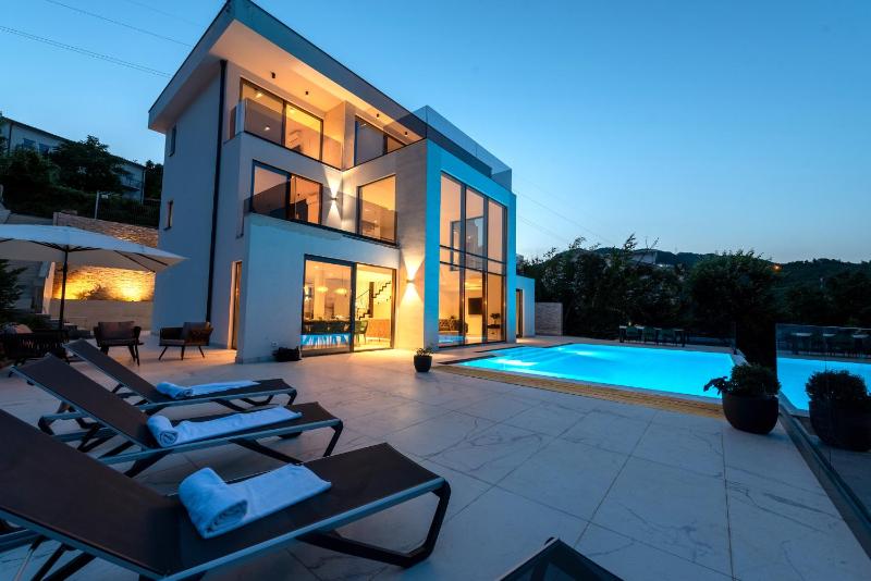 Villa Naya with Heated Pool and Hot Tub - image 46