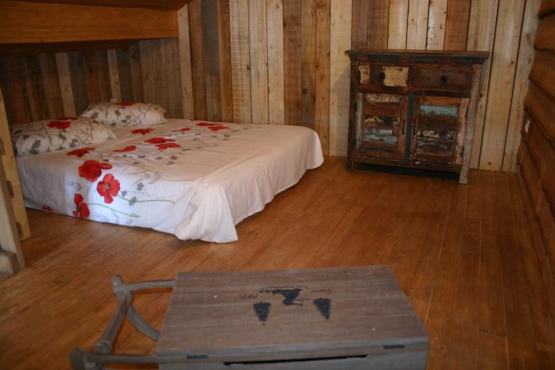 Family Room image 3