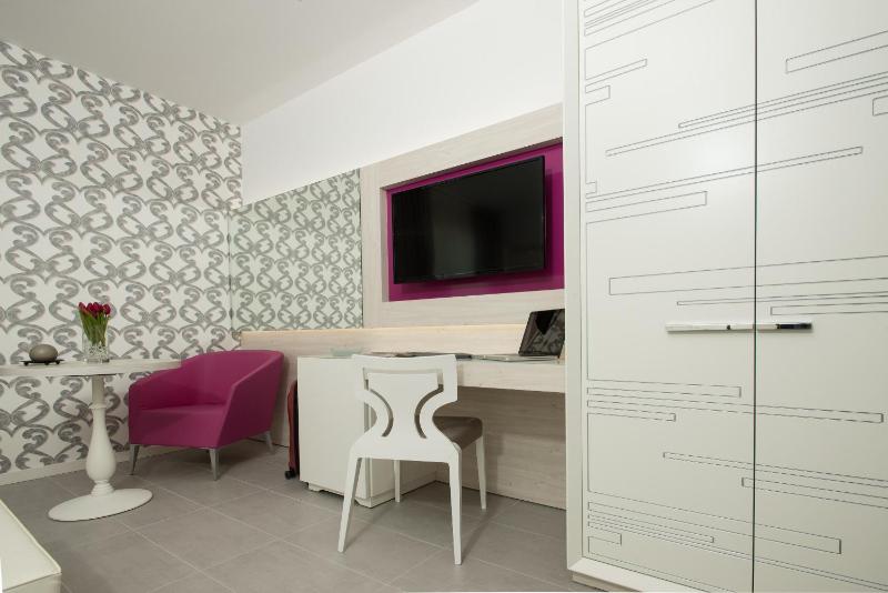 Junior Suite with Sea View image 3