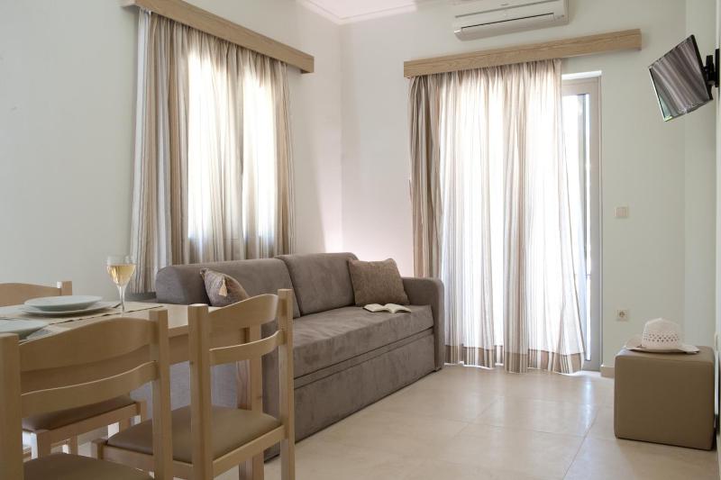 One-Bedroom Apartment with Sofa Bed image 4