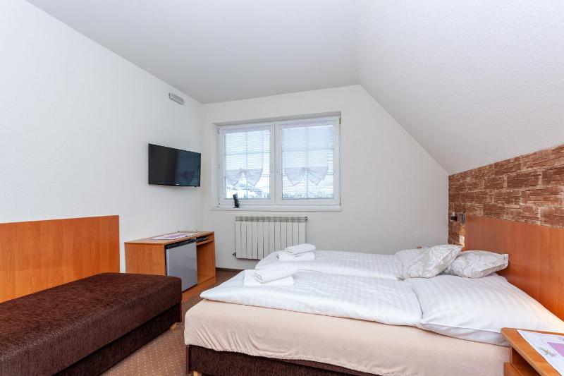 Double Room image 1