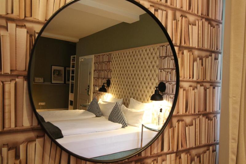 Double Room image 2