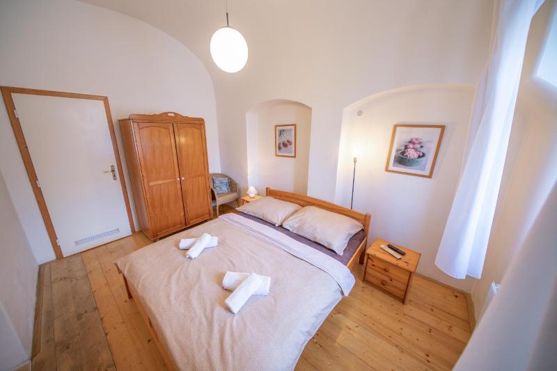 One-Bedroom Apartment image 1