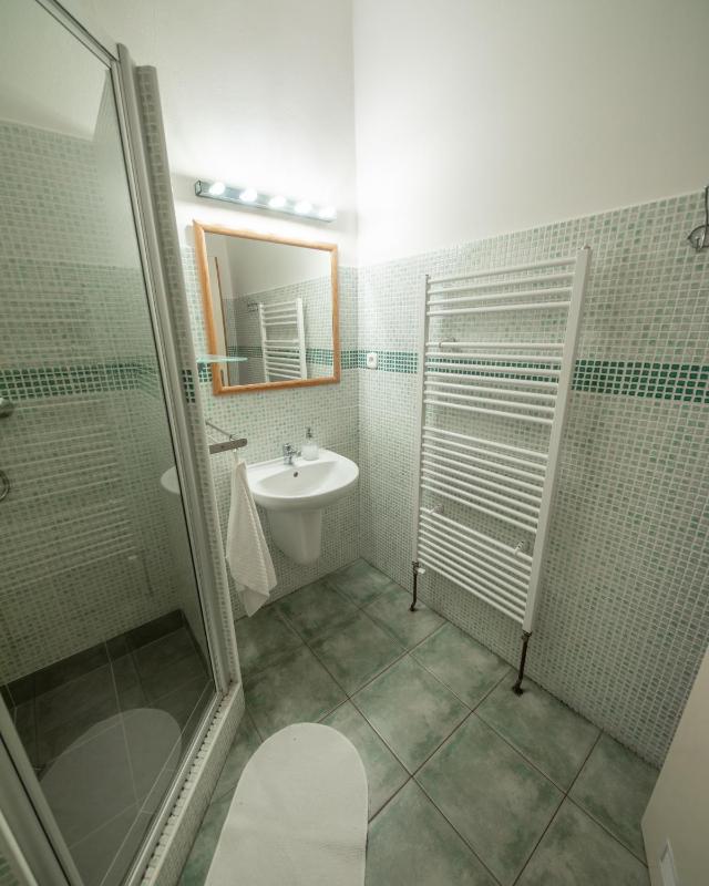 One-Bedroom Apartment image 3