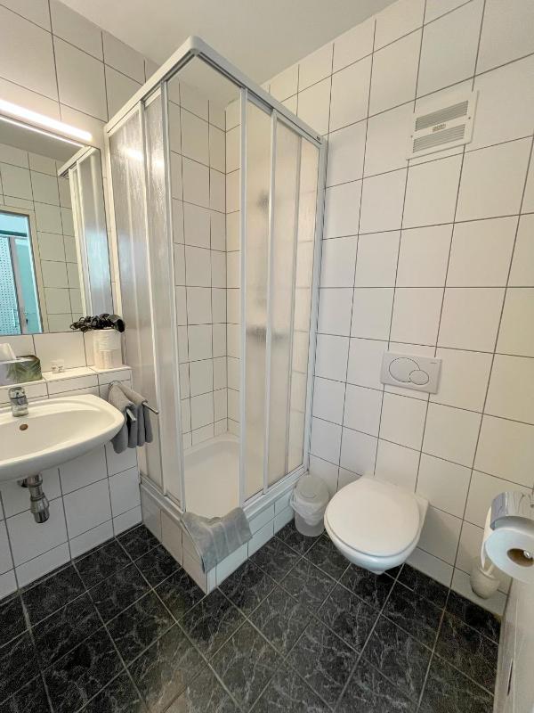 Double Room with Private Bathroom image 2