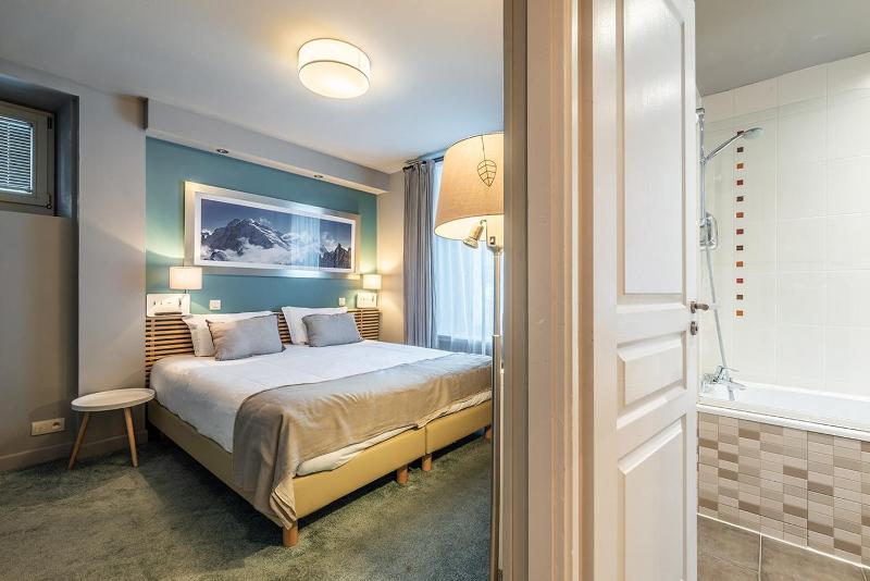 Double or Twin Room with Mountain View image 4