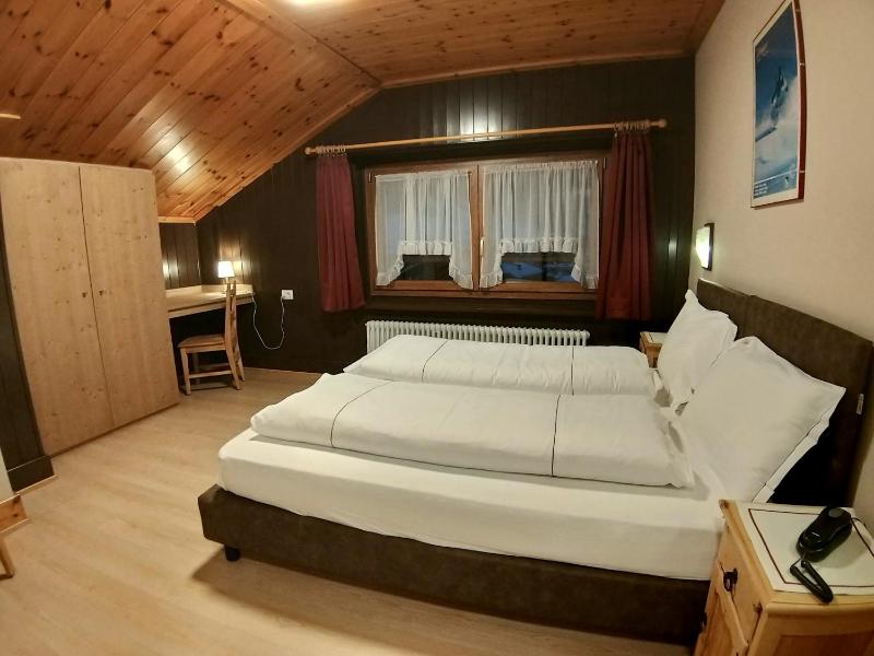 Standard Double Room image 4