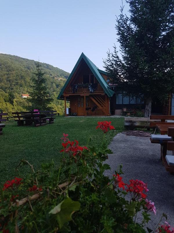 One-Bedroom Bungalow image 3