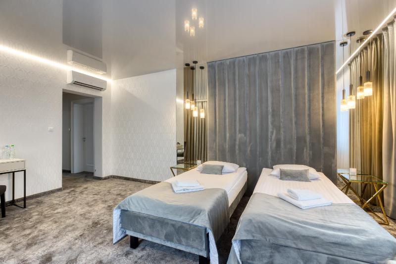 Double Room image 3