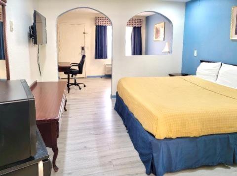 Deluxe King Suite image 1