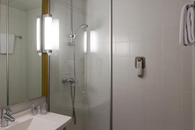 Standard Double Room - Non-Smoking image 2